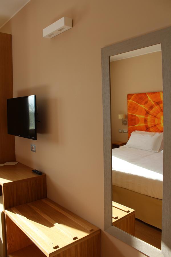 Hotel DolceDorme Garni Parma Esterno foto