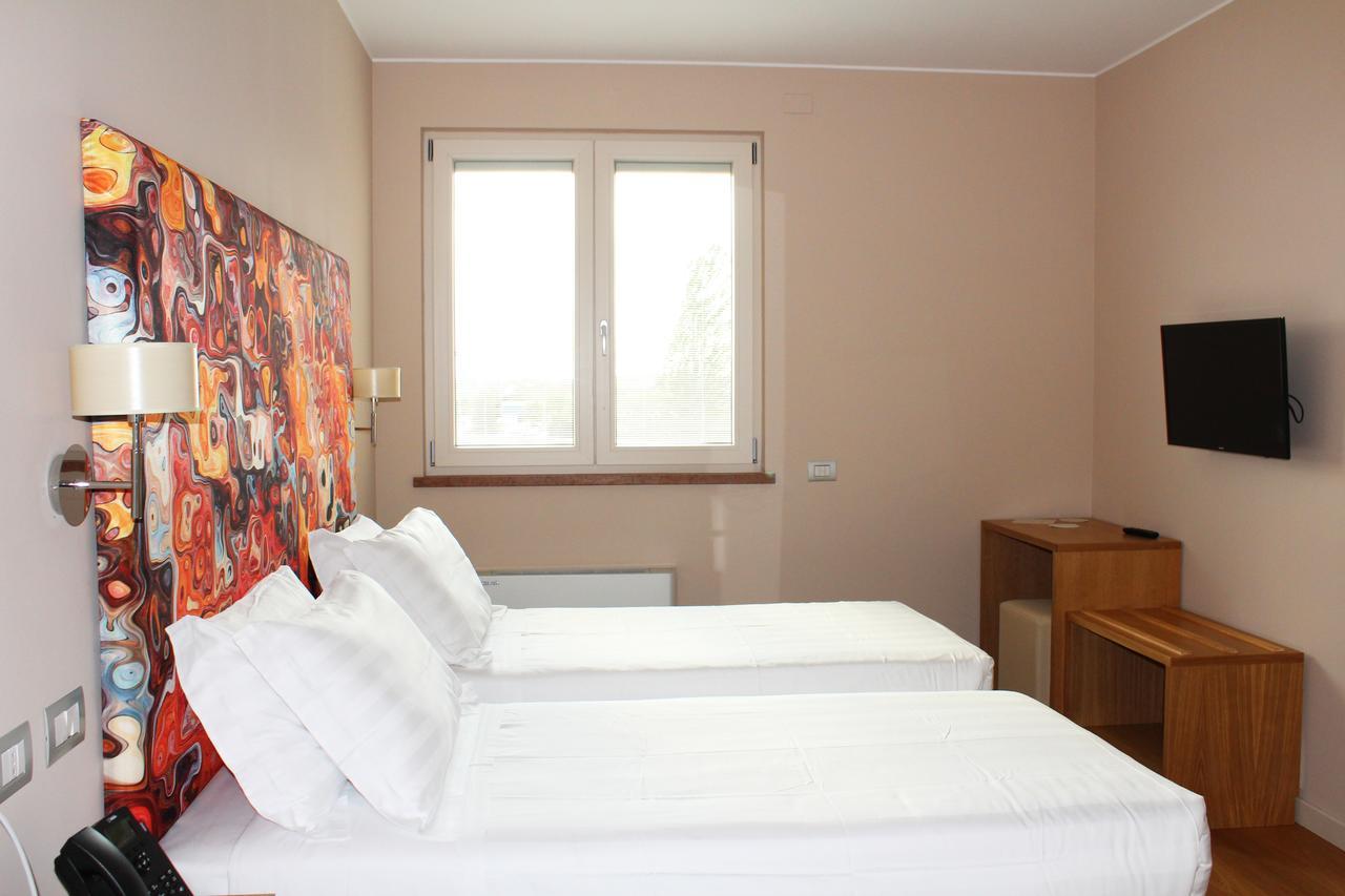 Hotel DolceDorme Garni Parma Esterno foto