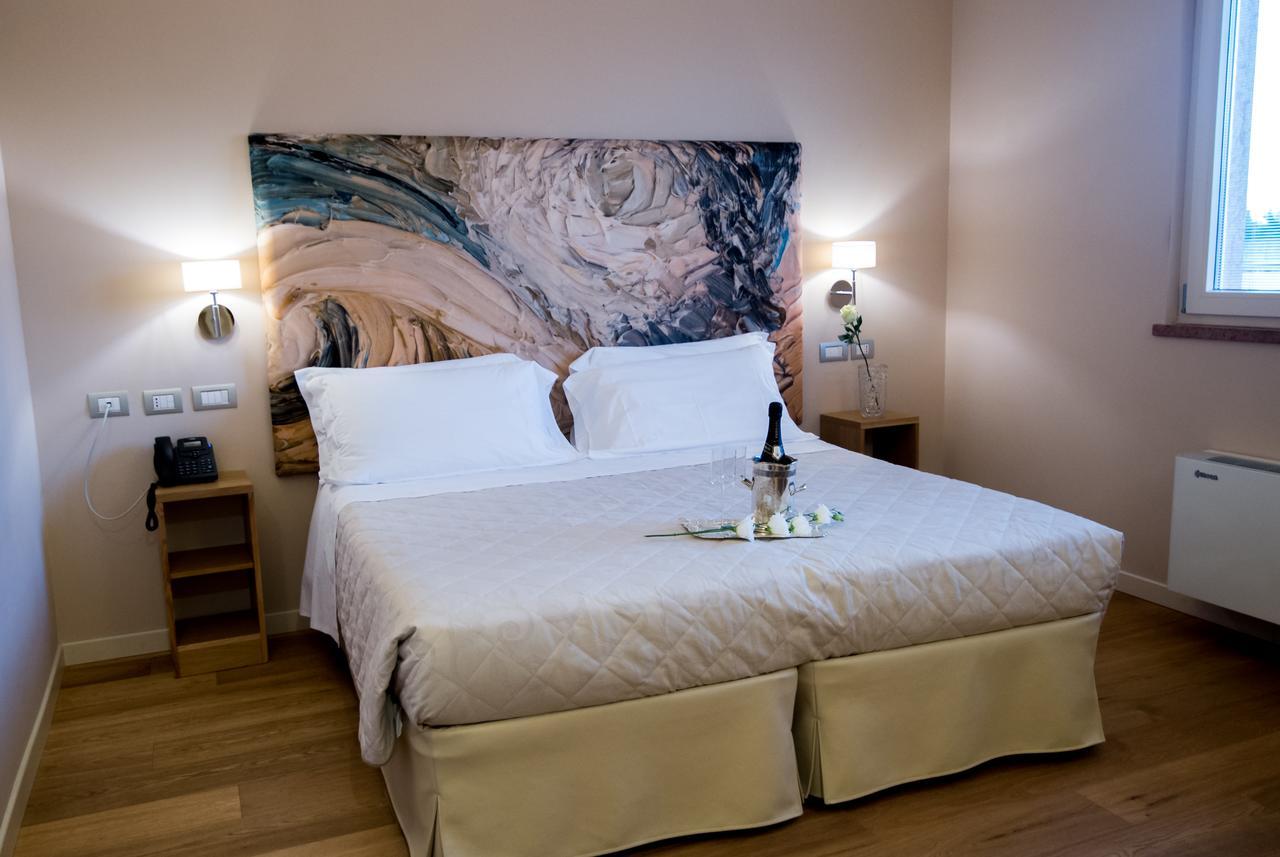 Hotel DolceDorme Garni Parma Esterno foto